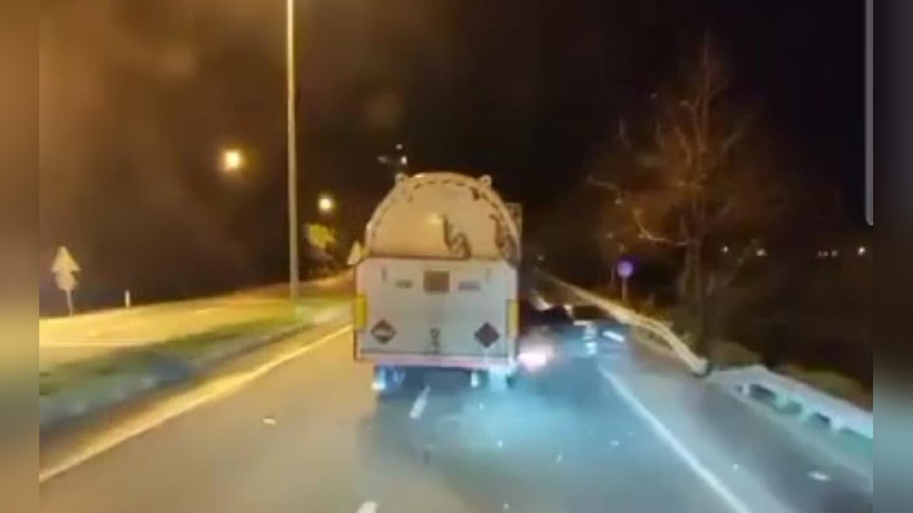 Alkollü Sürücü Tankerle Bariyer Arasında Sıkıştı, Üç Kişi Yaralandı