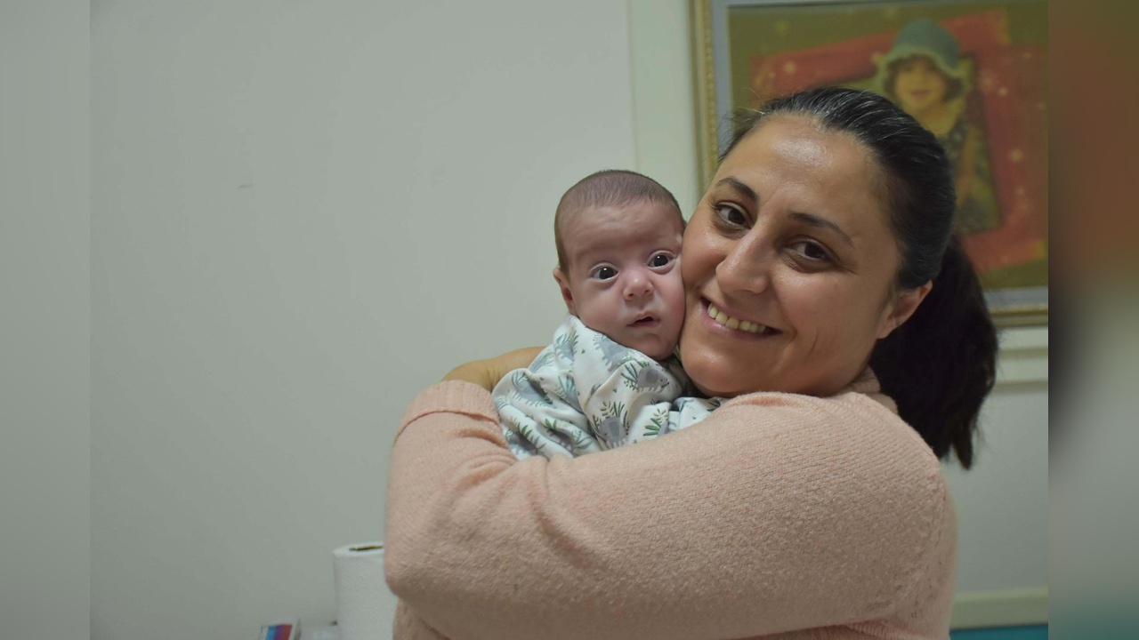 Efe bebek, 130 gün süren tedavi sonrası annesine kavuştu