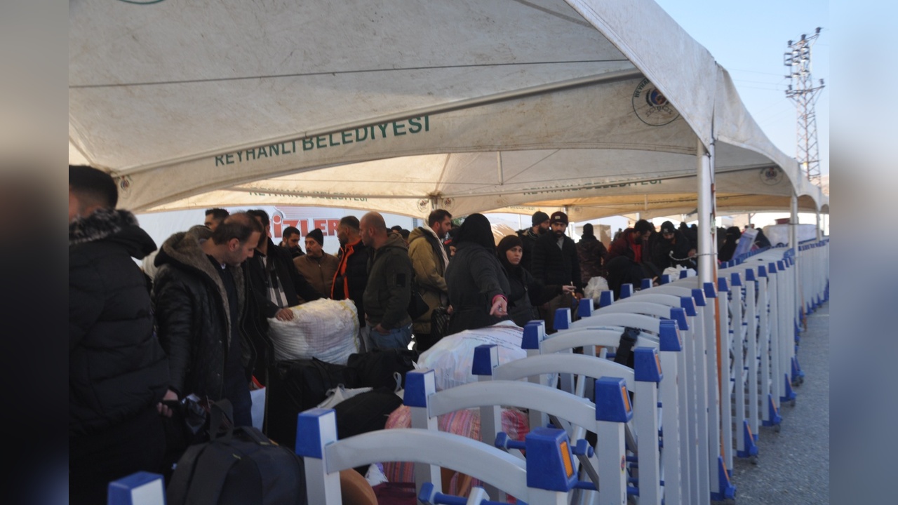 Cilvegözü Sınır Kapısı'ndan Suriyelilerin Ülkelerine Dönüşü Devam Ediyor