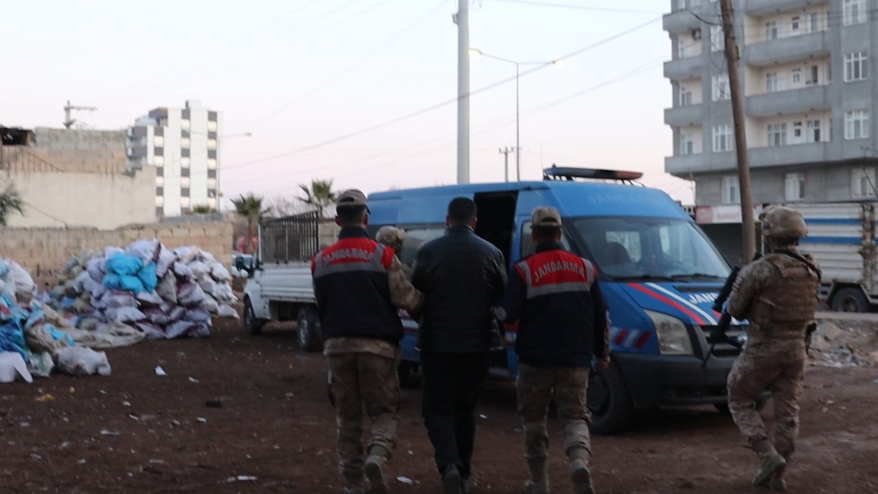 Şanlıurfa'da DEAŞ ve PKK'ya yönelik operasyon: 12 kişi gözaltında