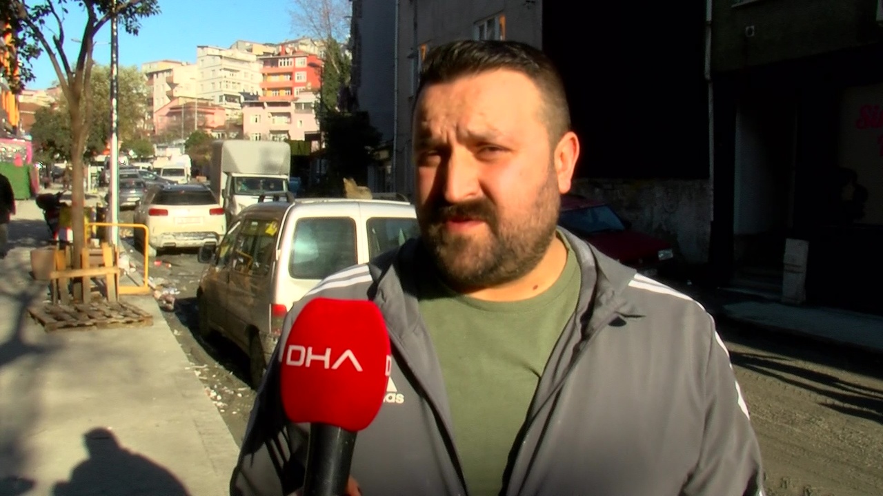 Beyoğlu'nda 8 Aydır Süren Altyapı Çalışmaları Mahalleyi Çamur İçinde Bıraktı