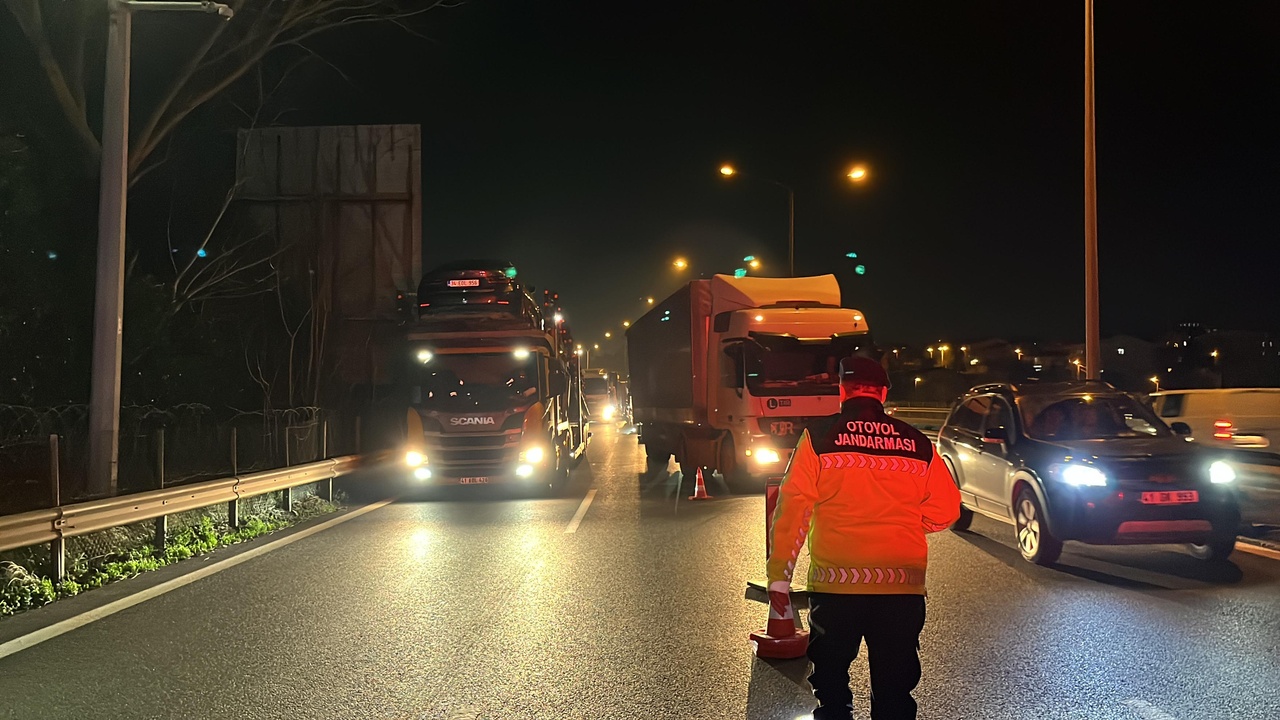 TEM Otoyolu'nda Zincirleme Kaza: 2 Yaralı