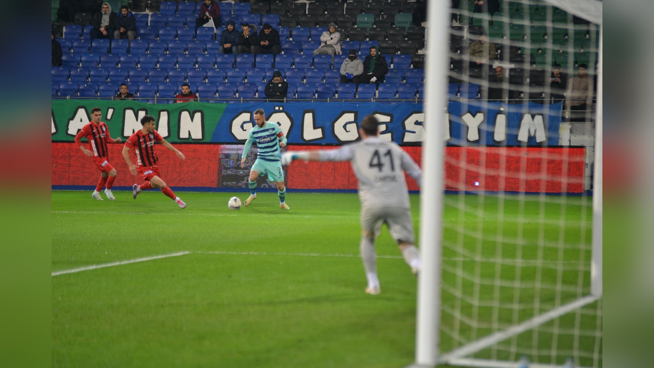 Çaykur Rizespor, Vanspor FK'yi 6-0 Mağlup Etti