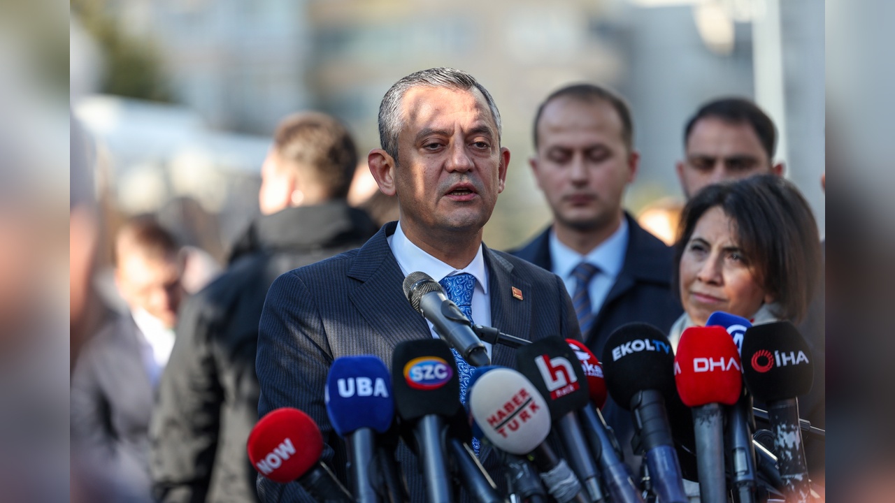 Özgür Özel'den Geçmişle Hesaplaşma Vurgusu: Özür Dileme Cesaretini Göstermeliyiz