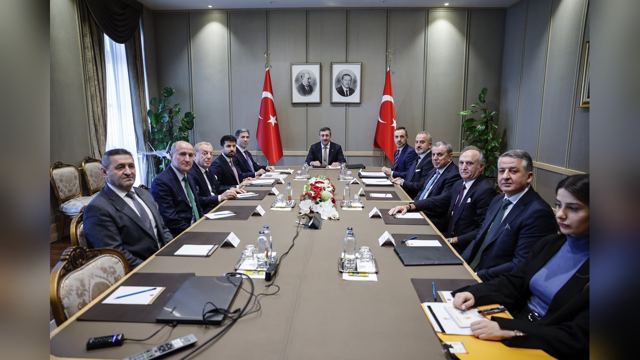 Yılmaz, İsveç'teki Süryani Topluluğunun Temsilcileriyle Bir Araya Geldi