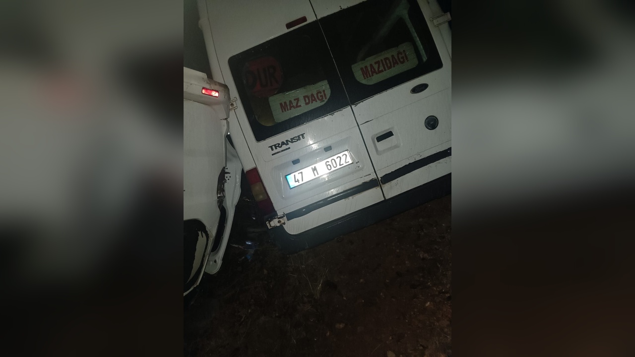 Mardin'de Minibüs ve Ticari Araç Çarpıştı, 5 Kişi Yaralandı