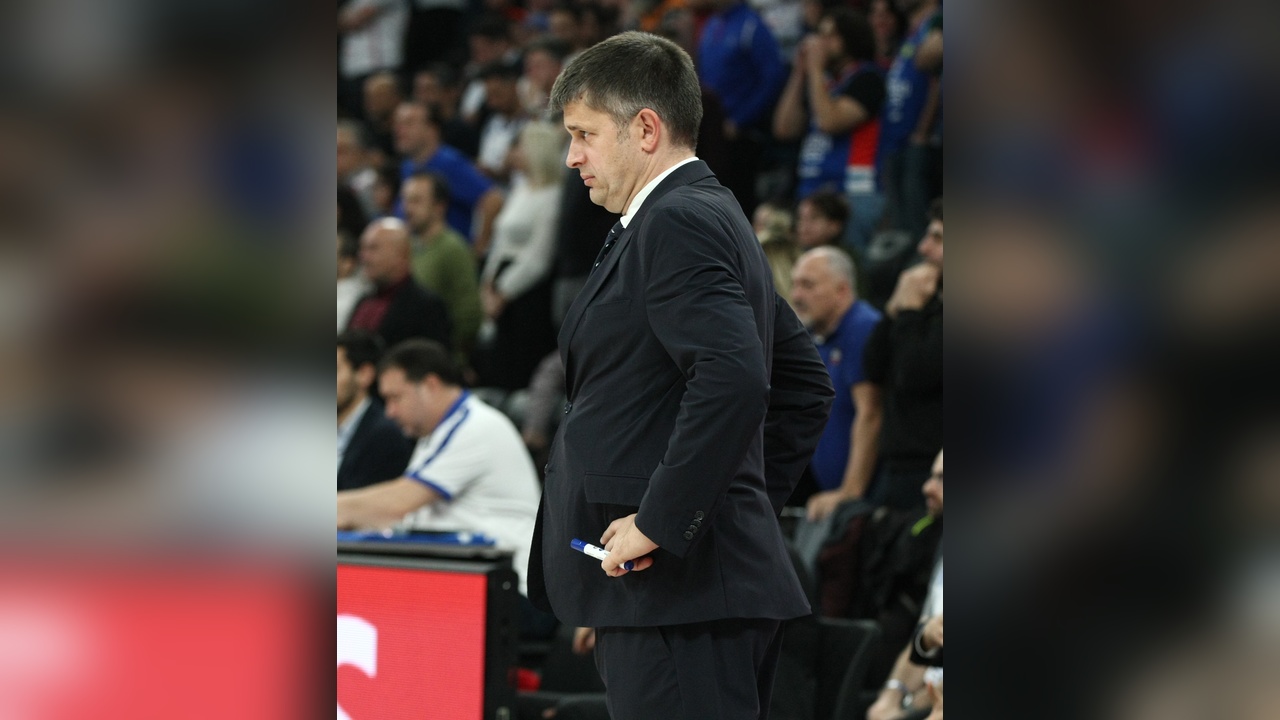 Anadolu Efes, Kızılyıldız'ı Farkla Geçti