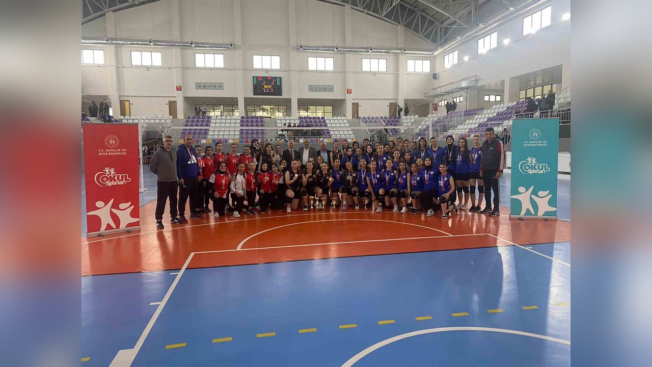 Genç Kızlar Voleybol Turnuvası Sonuçlandı