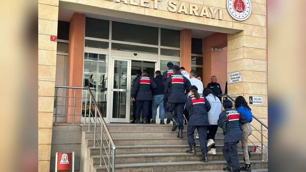 Jandarma Kılığındaki Dolandırıcılar Ele Geçirildi