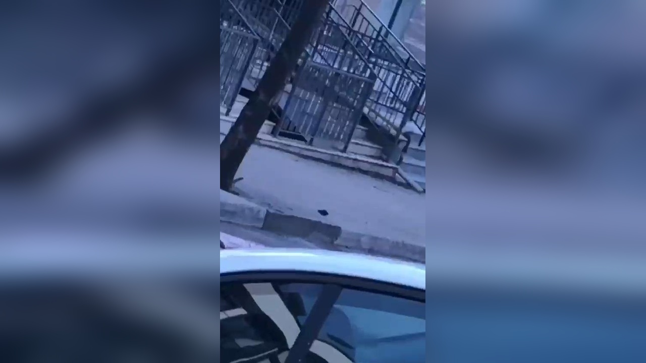 Beylikdüzü'nde Kaldırımda El Bombası Ele Geçirildi