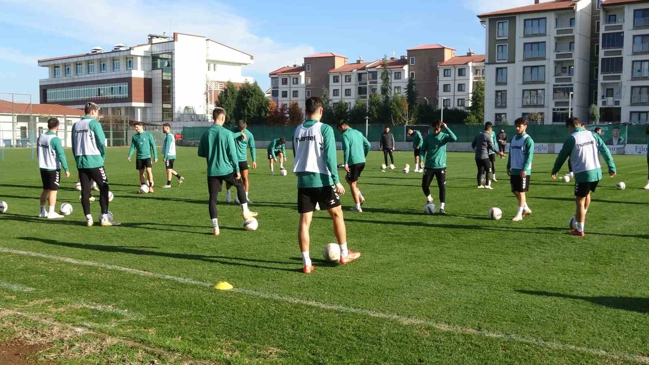 Sakaryaspor'un Erzurumspor ile Maç Hazırlıkları Sürüyor