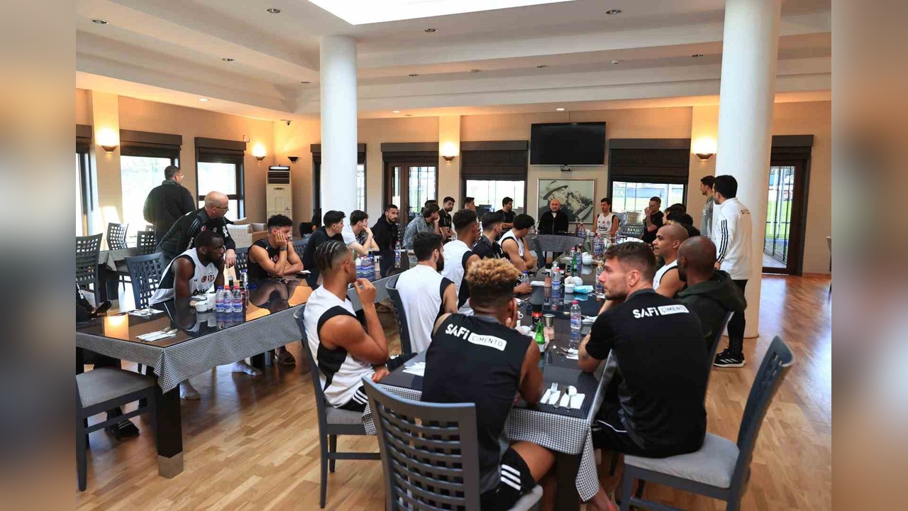 Başkan Yücel, Beşiktaş Futbol Takımı ile Bir Araya Geldi