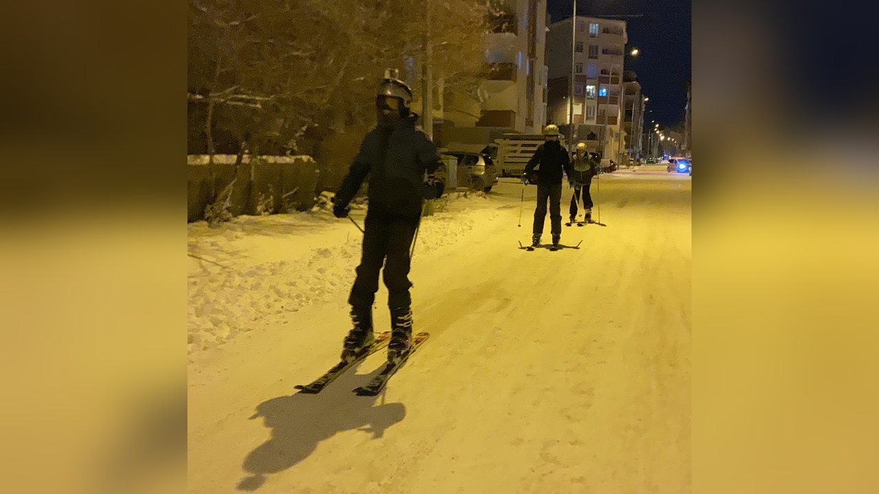 Ardahan'da Kayak Yerine Sokaklar Öne Çıkıyor