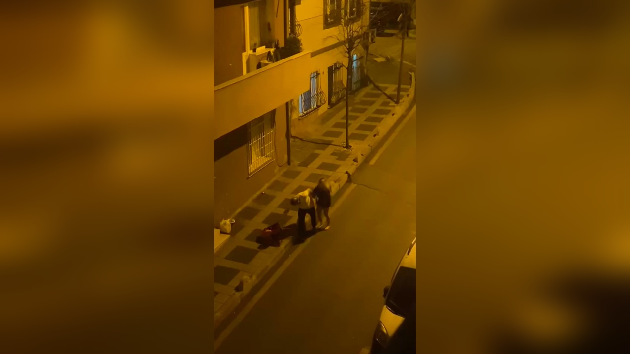 Kağıthane'de Sokakta Aldatma Kavgası Görüntülendi