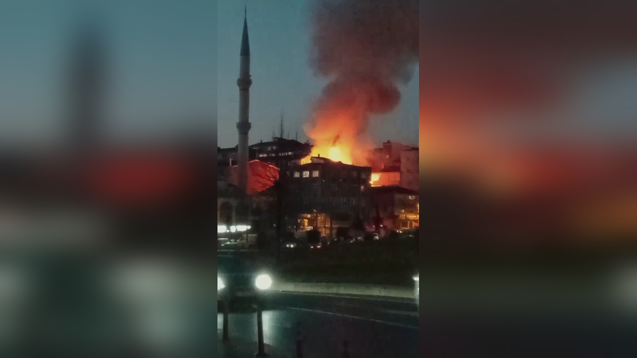 Şişli'de Çatı Yangını Paniğe Neden Oldu