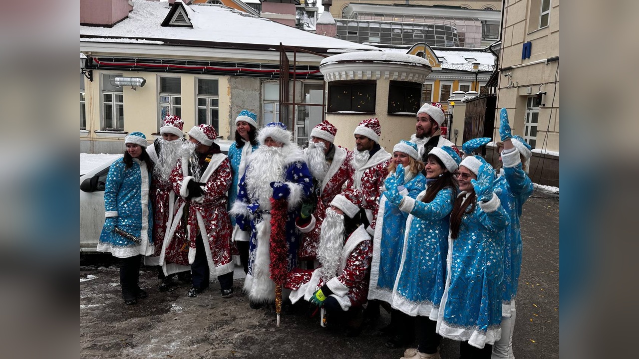 Noel Baba Ekipleri Çocuk Hastanesinde Moral Verdi