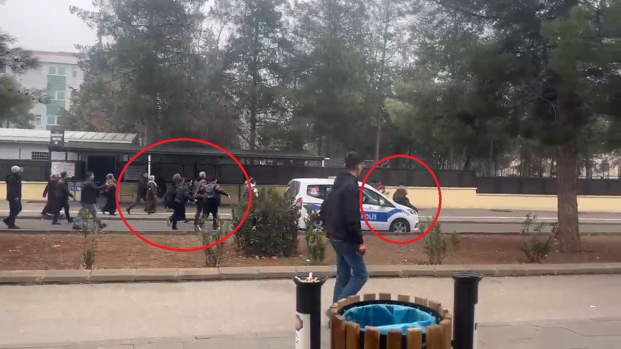 Adliye Önünde Kavga Anları Güvenlik Kamerasında