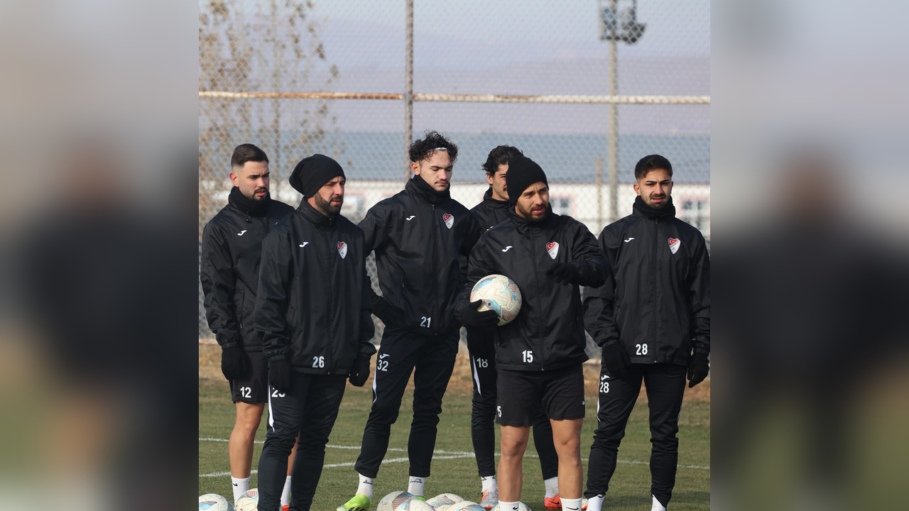 Elazığspor, Mersin'e 19 Oyuncu ile Yola Çıktı