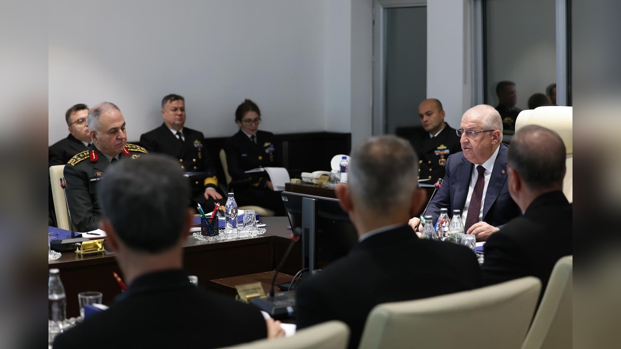 Bakan Güler, Deniz Kuvvetleri Komutanları ile Bir Araya Geldi