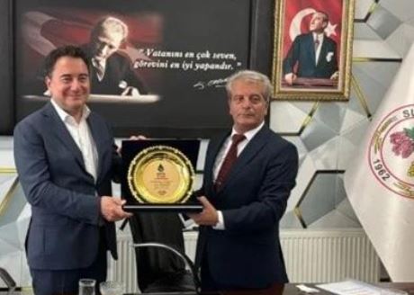 Belediye başkanı partisinden istifa etti