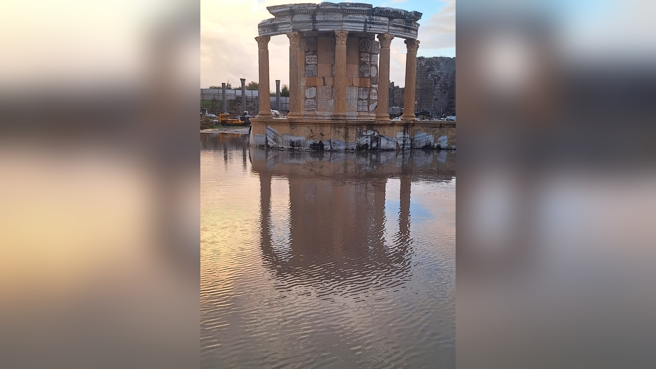 Antalya'da Şiddetli Yağışlar Yolculukları Olumsuz Etkiledi