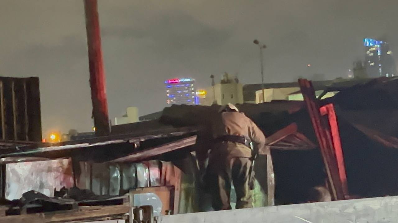 Beylikdüzü'nde TIR Garajında Yangın: Hayvanlar Can Verdi