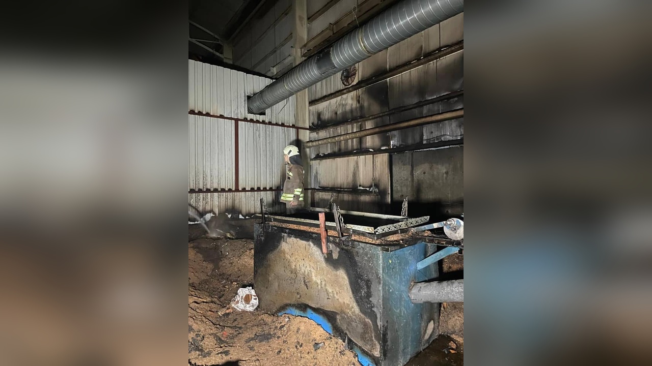 Hatay'daki Mobilya Fabrikasında Yangın Kontrol Altına Alındı