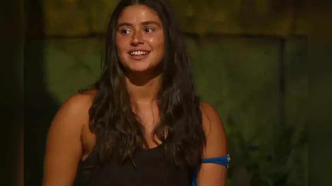 Survivor Ayşe'nin Aşk Pozu Gündem Oldu