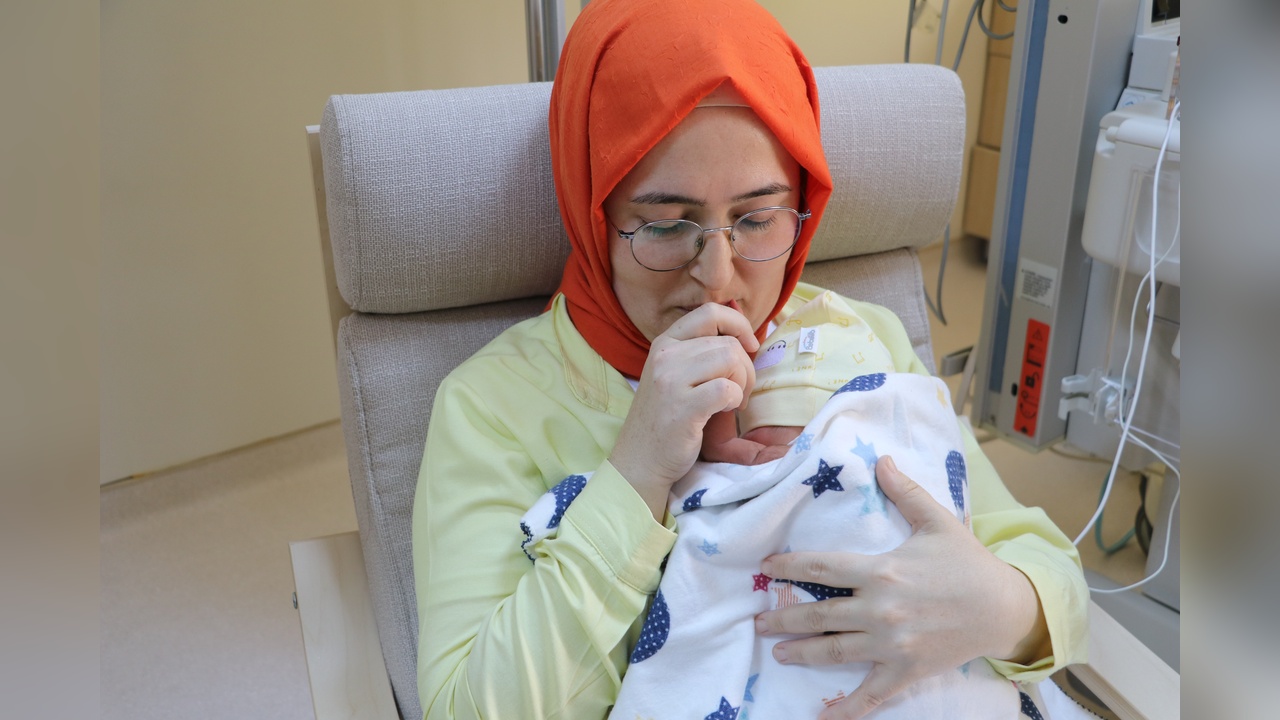 Yoğun Bakımda Prematüre Bebekler İçin Ten Tene Temas Uygulaması