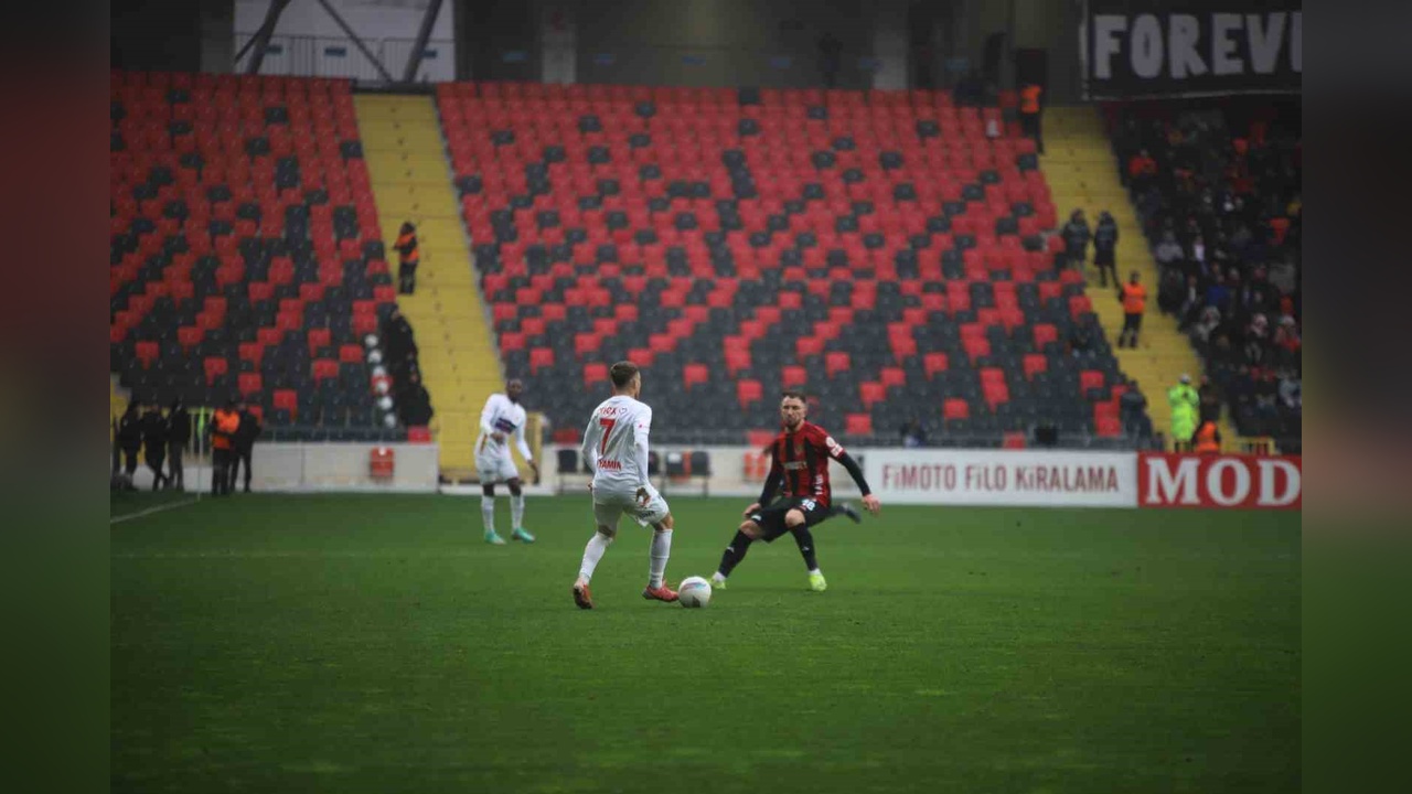 Gaziantep FK, Antalyaspor'u İlk Yarıda Geçti