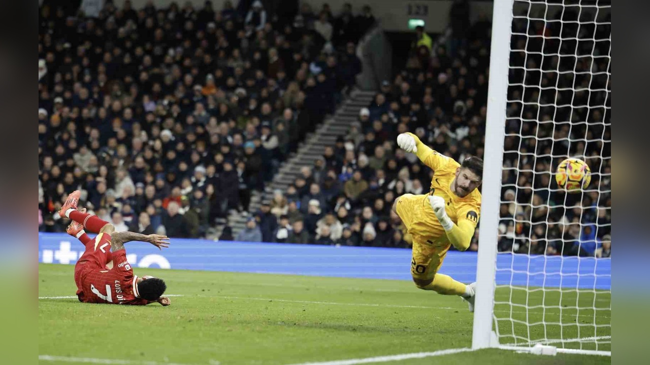 Liverpool, Tottenham'ı Farklı Geçti
