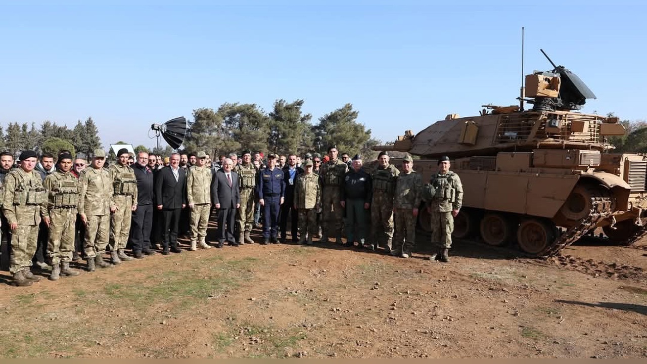Bakan Güler, Zırhlı Tugay'ı İnceledi