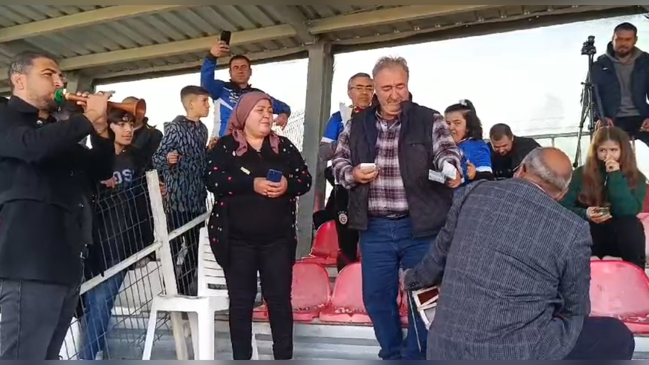 Davul Zurna Eşliğinde Yıl Dönümü Coşkusu