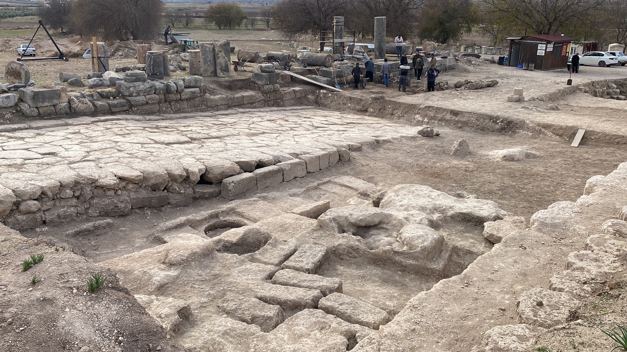 Kastabala'da Yeni Tapınak Kalıntıları Bulundu