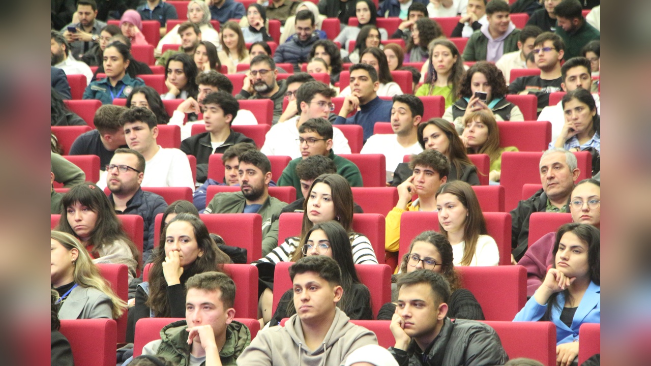 Kariyer Fuarlarında Öğrenci Katılımı Rekor Kırdı