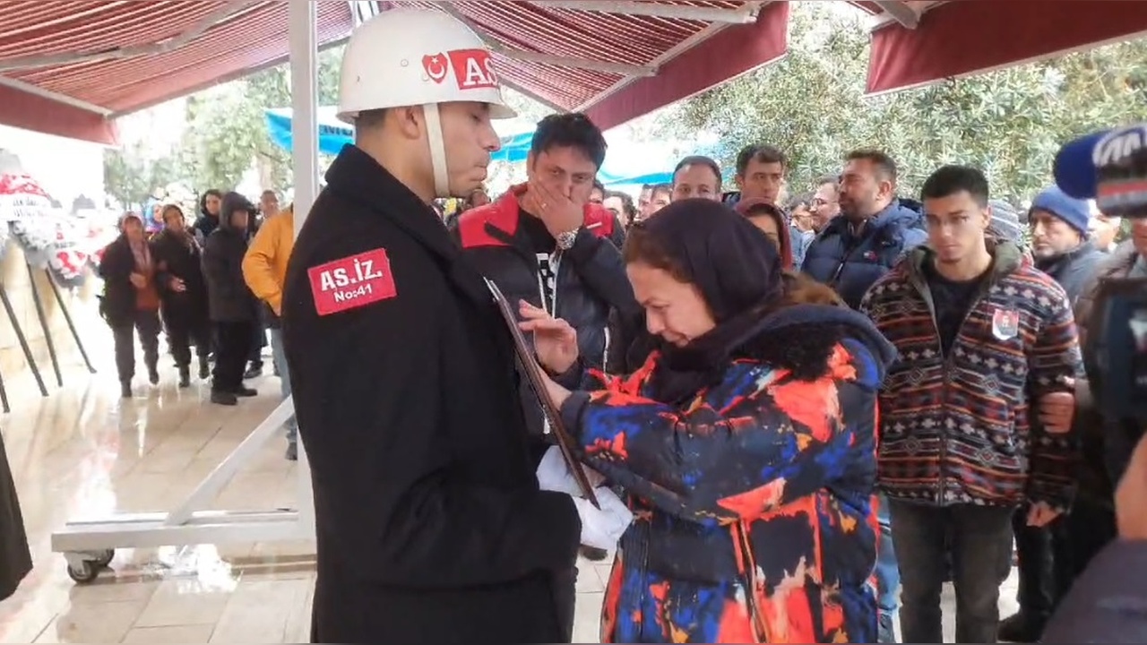 Helikopter Kazasında Hayatını Kaybeden Pilotun Cenazesi Defnedildi