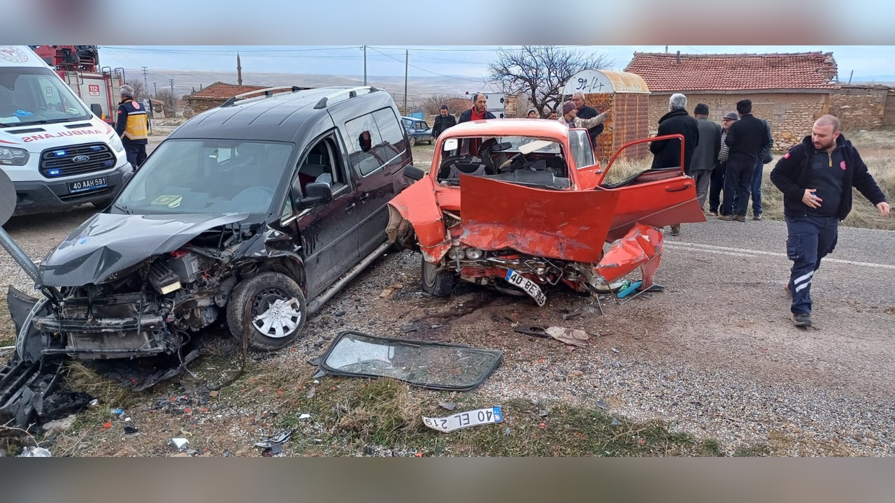 Kırşehir'de Trafik Kazası: 4 Yaralı