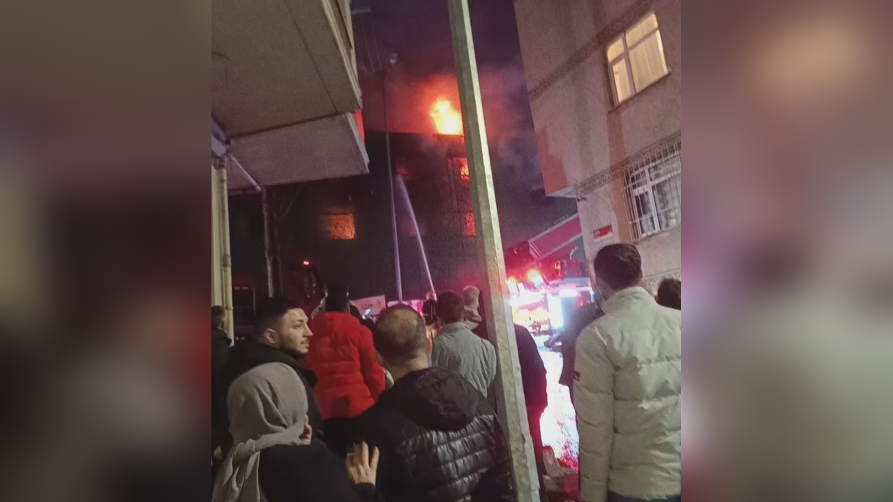 Bağcılar'daki Konteyner Yangını Kontrol Altına Alındı