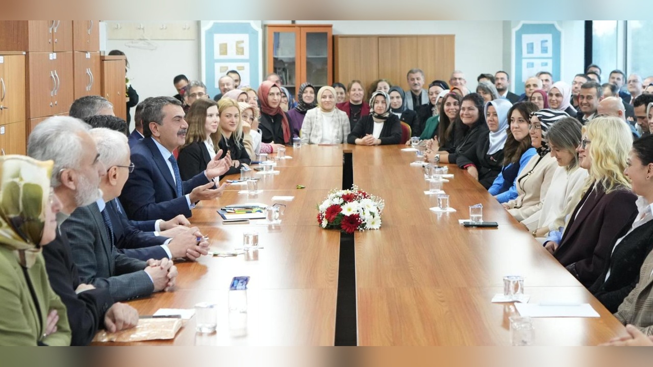 Öğretmenlik Kariyer Basamakları Kılavuzu Yayınlandı