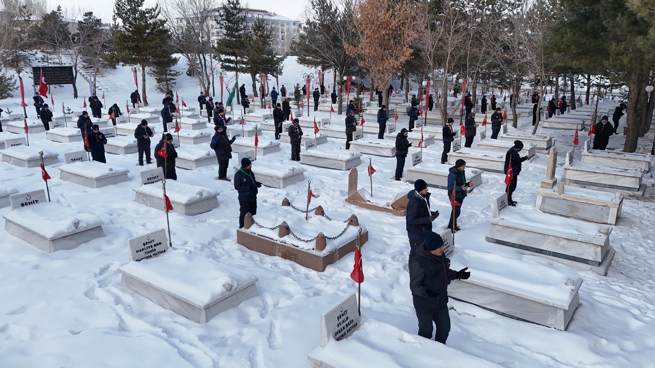 İzcilerden Anlamlı Ziyaret: Karskapı Şehitliği