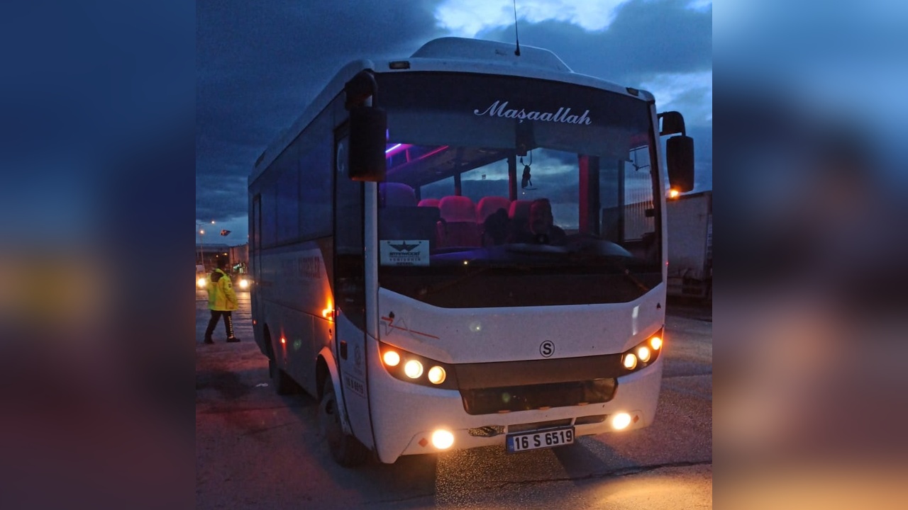 Servis Midibüsü Kazası: Ağır Yaralı