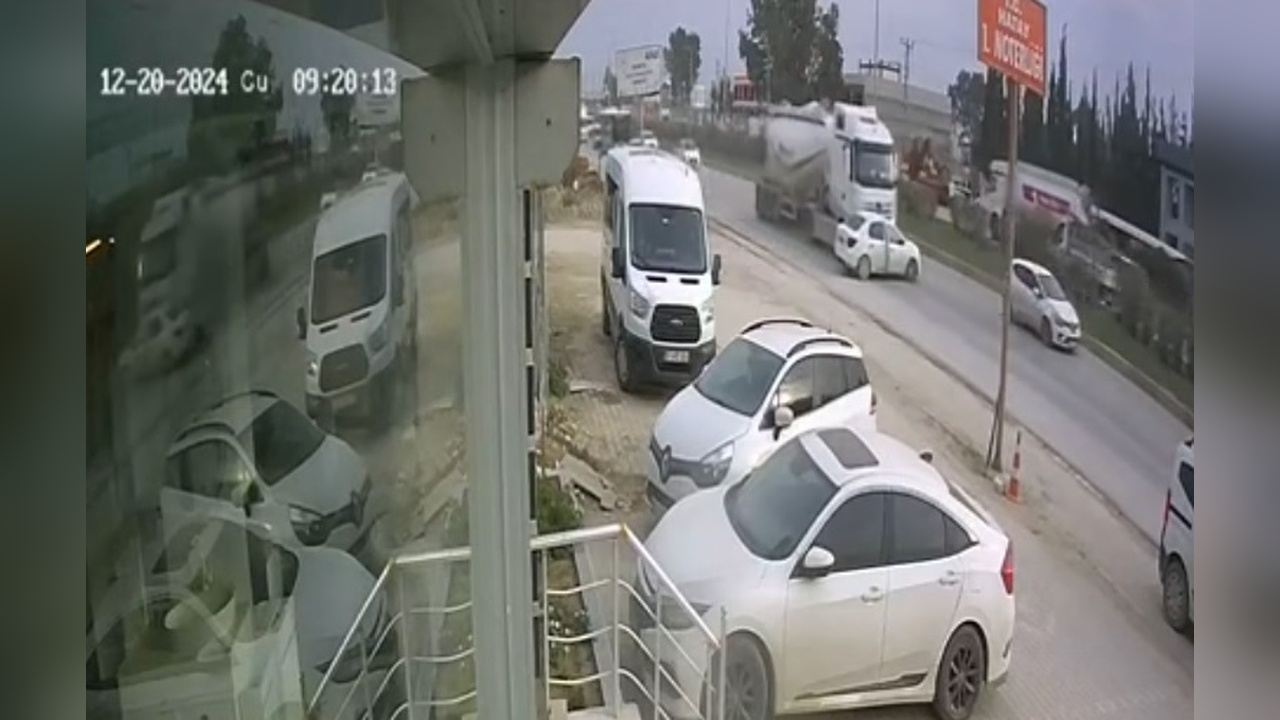 TIR Kazası: Otomobil 150 Metre Sürüklendi