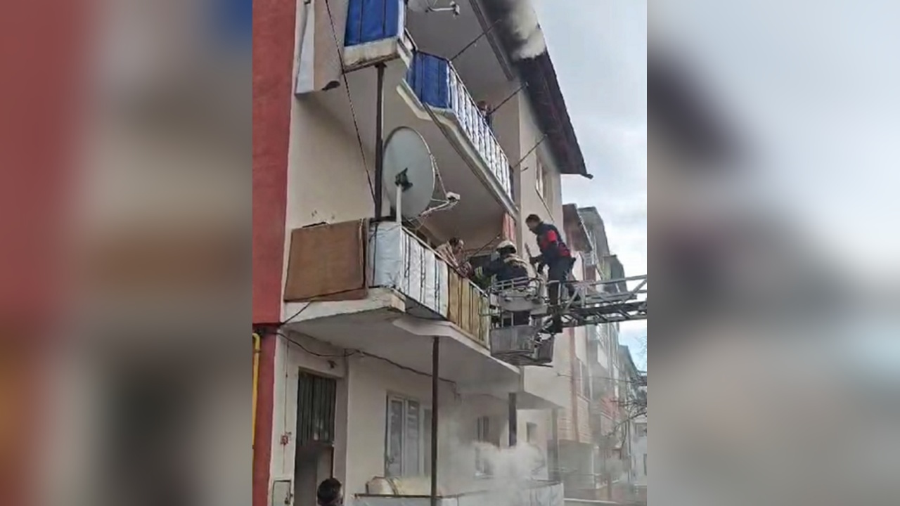 Apartman Yangını: 6 Kişi Dumandan Etkilendi
