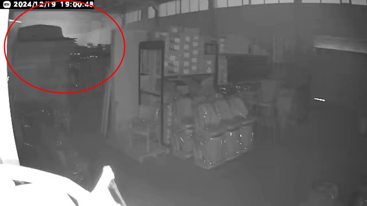 Mobilya Fabrikasında Yangın Anı Görüntülendi