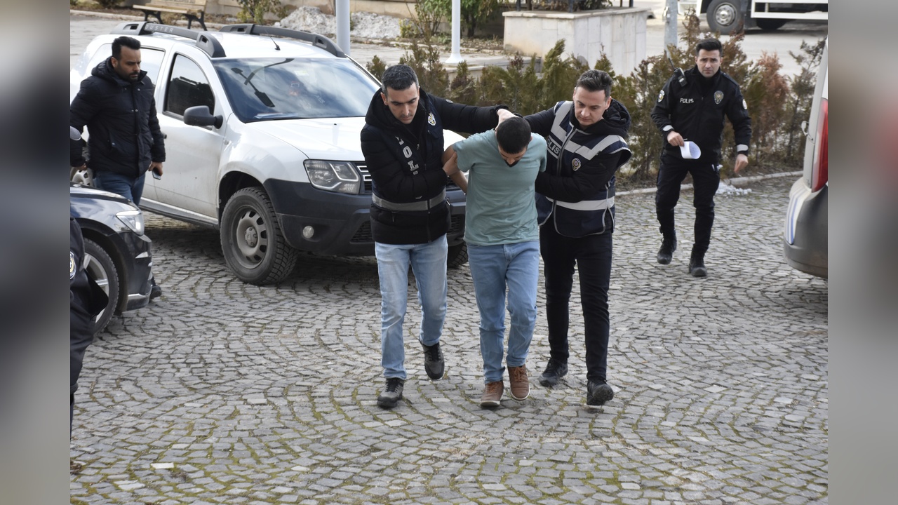 Kadının Ölümü Sonrası Eşinin Adliye Süreci Başladı
