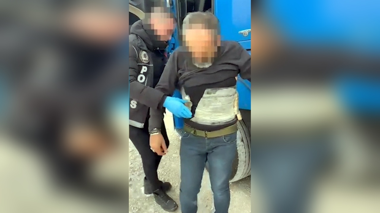 Uyuşturucu ile Yakalanan TIR Şoförü Gözaltına Alındı