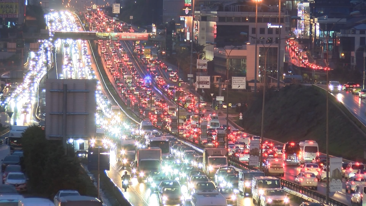 Trafik Yoğunluğu Zirveye Ulaştı