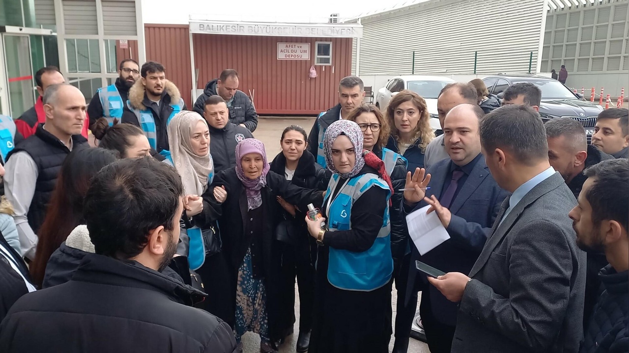 Öğrenci Servisi ve TIR Çarpışması: 28 Yaralı