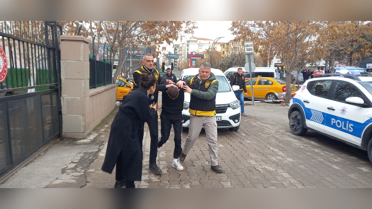 Bıçaklı Saldırgan Tutuklandı