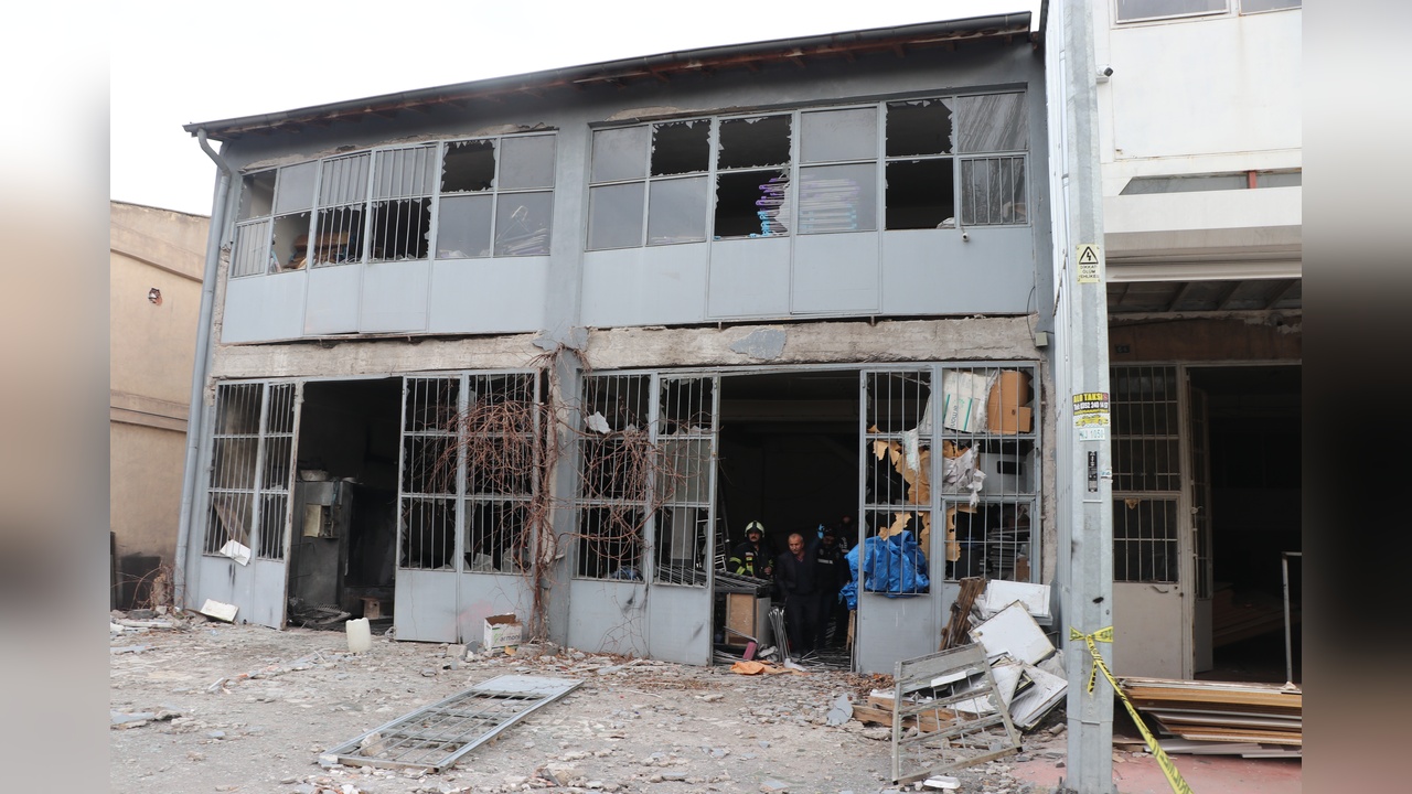 Boya Kazanı Patladı, Üç Kişi Yaralandı
